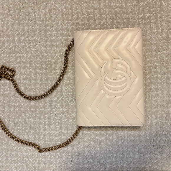 Gucci Cream Clutch with Gold Accents - Picture 3 of 10